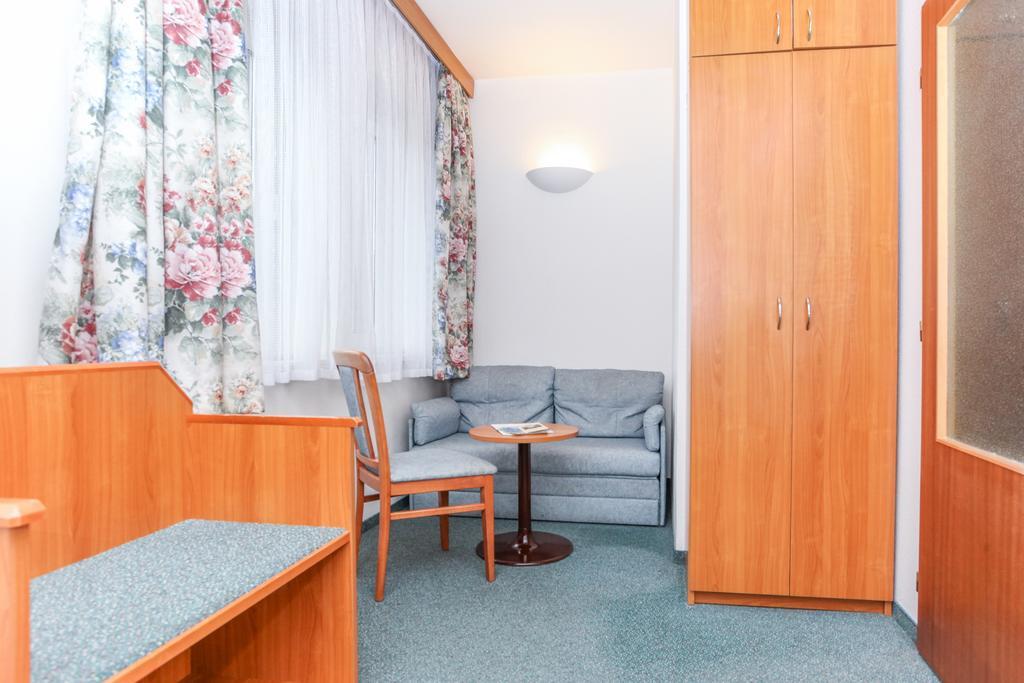 Astra Hotel 3*